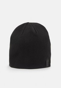 Musta neulepipo pehmeästä kankaasta, jossa on pyöreä yläosa, yksinkertainen muotoilu ja pieni musta logotaga sivussa.