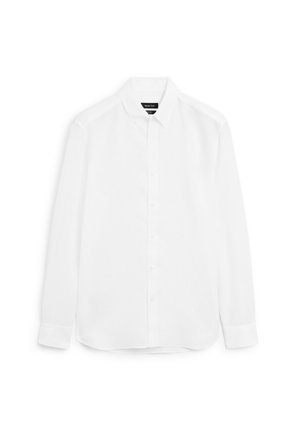 Chemise blanche à manches longues en tissu lisse, avec un devant à boutons, un col pointu et un ourlet arrondi avec des poignets boutonnés.