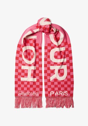 Różowo-czerwona szachownica szal z dużymi białymi literami „OH” i „OR”, frędzlami na końcach oraz tekstami „Selected” i „PARIS” na dole.