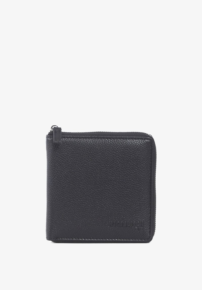 Zwart lederen portemonnee met een gestructureerde afwerking, ritssluiting en een reliëflogo aan de voorkant. Rechthoekige vorm, compact ontwerp.