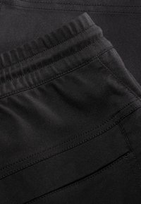 Mammut MASSONE - Träningsshorts - black