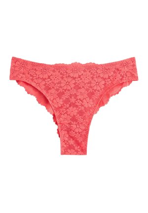 Coral pink blonde dame-bikini undertøj med blomstret mønster og bølgede kanter, fladt lagt på hvid baggrund.