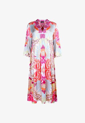 Langes, fließendes Kleid aus leichtem Stoff mit lebendigem Blumenmuster in Rosa-, Rot- und Türkistönen. V-Ausschnitt und 3/4-Ärmel.