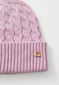 COACH CABLE BEANIE - Čiapka - faded pink