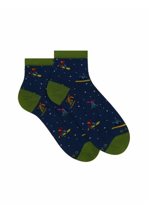 Navy blue socks with green cuffs, featuring graphic designs of colorful snowboarders against a snowy background. Ideal for casual wear.