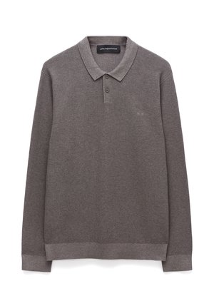 Langarm-Poloshirt aus strukturiertem dunkelgrauem Stoff. Es verfügt über einen klassischen Kragen mit zwei Knöpfen sowie gerippte Bündchen an Ärmeln und Saum.