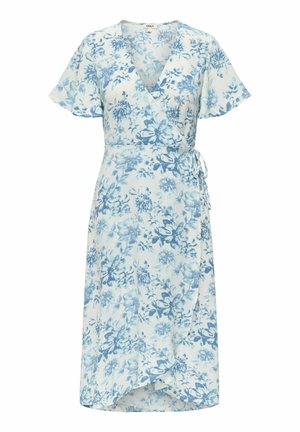 Robe portefeuille blanche avec manches courtes évasées, imprimé floral bleu, encolure en V et fermeture à nouer sur le côté.