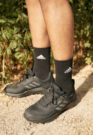 Scarpa da hiking - core black/carbon/grey four