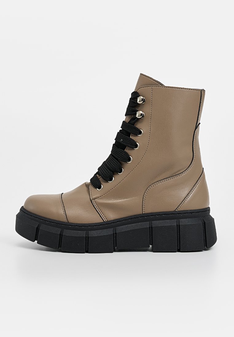 Botines con cordones