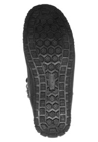 Suola di scarpa nera in gomma con un motivo esagonale e superficie textured per una miglior aderenza, con un logo rettangolare inserito e taglia contrassegnata come 37.