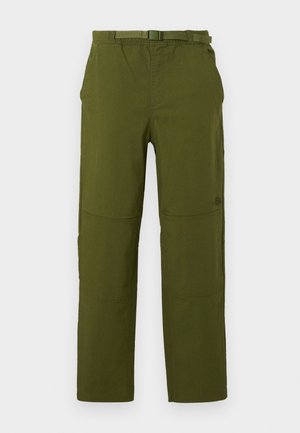 Olivgrüne Outdoorhose mit integriertem Gürtel, verstärkten Knieeinsätzen und Seitentaschen.