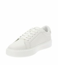 Zapatilla de cuero blanca con suela de goma plana, punta redonda y diseño de cordones. Presenta costuras mínimas y líneas limpias para una apariencia elegante.