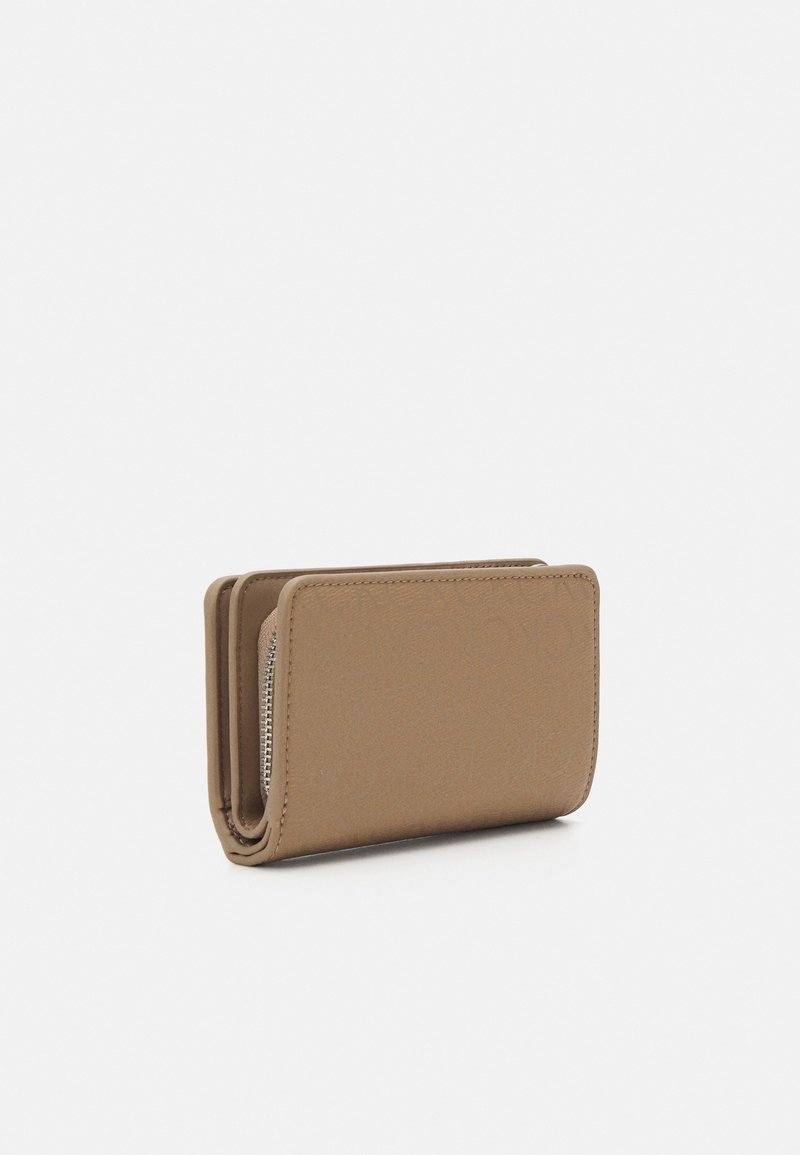 Calvin Klein DAILY MEDIUM BIFOLD MONO - Geldbörse - chanterelle 