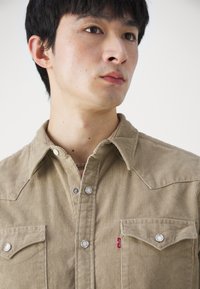 Levi's® BARSTOW WESTERN STANDARD - Cămașă - sand/beige