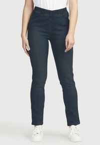Mörkblå denimbyxor med elastisk midja, slim fit och ankellång längd, med framfickor och en slät yta.