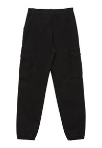 Schwarze Cargo-Hosen aus Baumwolle, mit seitlichen Taschen, einem elastischen Bund und tapered Cuffs für eine lockere Passform.
