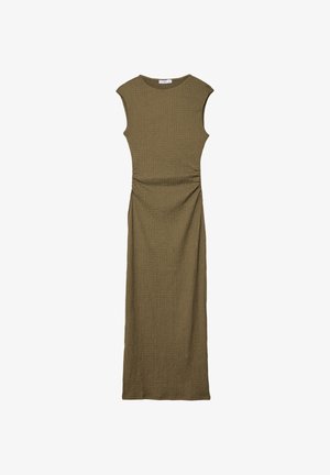 Olivgrön, knälång klänning i texturerad tyg, med korta ärmar och rynkade sidodetaljer för en figurnära siluett.