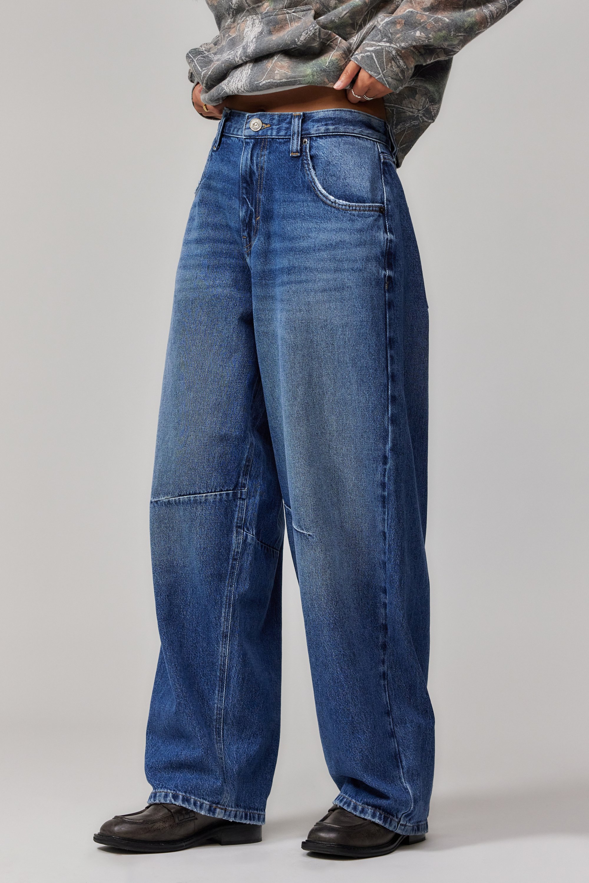 Ankle Jeans Bdg Cigarette Jeans BDG Mid Rise Cigarette Jeans Blue Size 28 $26 (62% Off