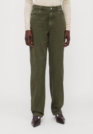 Oliven grønne, høy midje jeans med rett ben-design, som har frontlommer, knappelukking og subtile søm detaljer.