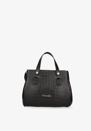 Zwarte leren handtas met krokodillenstructuur, dubbele handvatten en zilverkleurige hardware, met het "braccialini"-logo aan de voorkant.