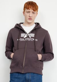 Alpha Industries BASIC UNISEX - Mikina so zipsom - hunter brown
