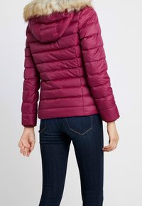 Tommy Jeans Dunjakker - bordeaux
