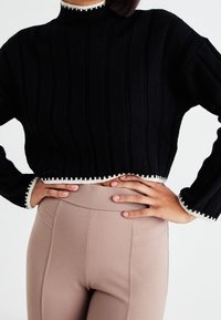 ONLY Stickad tröja - black