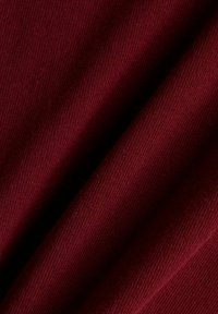 Ej vald, monarch burgundy