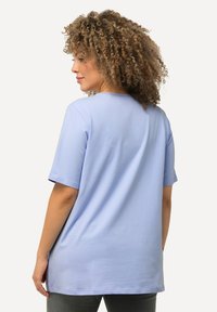 Ulla Popken CARREE-AUSSCHNITT - Jednoduché tričko - classic sky blue