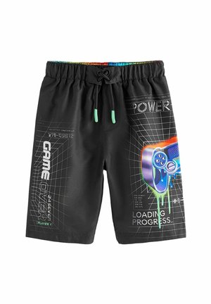 Sorte svøm shorts med grafisk print, der viser en spillecontroller, gittermønstre og tekst som "GAME OVER" og "LOADING PROGRESS." Snorelukning.