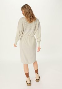 hessnatur Strickkleid - natur
