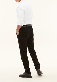 Oscar Jacobson DENZ - Chinot - black