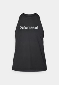 Svart treningstopp med strukturert stoff. Har høy krage og hvit logo med teksten "Normal" på forsiden. Uten ermer.