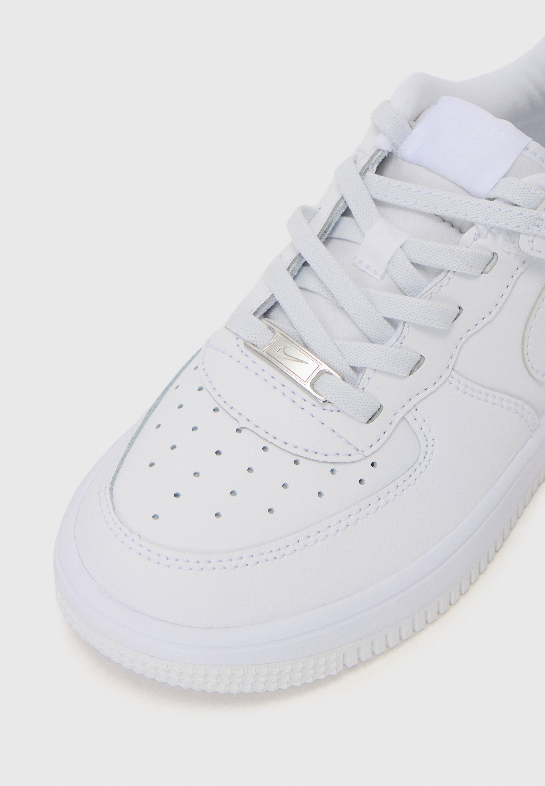 nike junior air force 1 low trainer white