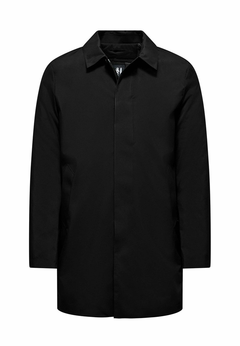 Cappotto nero realizzato in tessuto liscio, con taglio dritto, colletto e tasche laterali. Il design presenta uno stile pulito e minimalista.