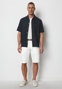 Marc O'Polo KURZARM REGULAR MIT BOWLING-KRAGEN - Overhemd - dark navy