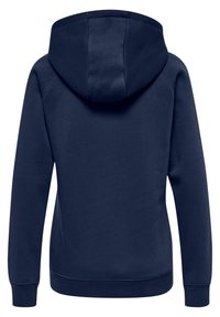 Granatowa bluza z kapturem o miękkiej teksturze, z kieszenią kangurką oraz prążkowanymi mankietami i dołem. Widok z tyłu pokazuje gładki, nieozdobiony design.