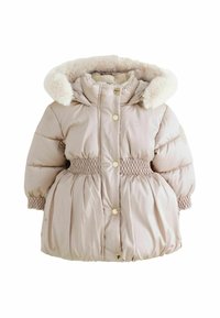 Manteau beige rembourré avec une capuche ornée de fausse fourrure, taille smockée, boutons-pression dorés et poignets élastiques. Texture douce et matelassée.