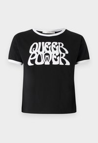 QUEER POWER UNISEX - Apdrukāts T-krekls - black