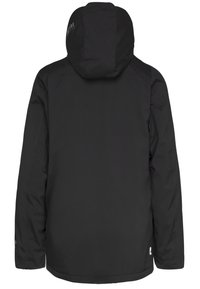Zwarte geïsoleerde jack met capuchon, gemaakt van een gladde textuur, waterdicht materiaal en subtiele merkidentificatie op de rug nabij de kraag.