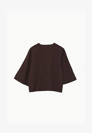 Mørkebrun top med løs pasform, brede trekvartærmer og rund halsudskæring, vist fladt på en hvid baggrund.