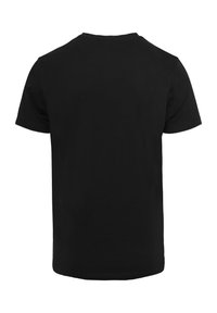 Fekete pamut póló kerek nyakkivágással és rövid ujjakkal, egyszerű dizájnnal, minta vagy grafika nélkül.