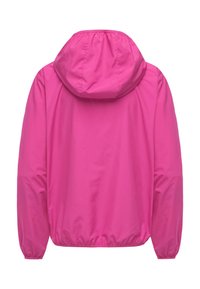 Giacca leggera rosa con cappuccio, polsini elastici e orlo arricciato. Texture liscia, design semplice, senza loghi o motivi visibili.