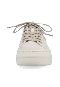 Beige Leinensneaker mit runder Spitze, strukturiertem Sohlenprofil und flachen Schnürsenkeln. Verfügt über gestickte Details und ein minimalistisches Design.