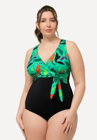 Maillot de bain enroulé multicolore avec un haut floral vert à nouer à l'avant et un bas noir uni ; conçu avec un décolleté en V profond.