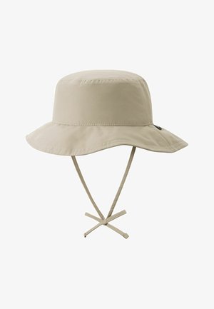 Beżowy kapelusz wiaderkowy z szerokim rondem i wiązanymi pod brodą paskami, zaprojektowany w celu ochrony przed słońcem.