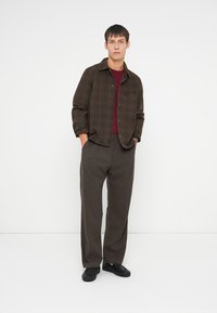 GAP OVERSHIRT - Button down-skjorte - brown