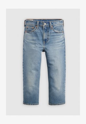 Lysblå denimjeans med lige pasform, mellemhøj talje, fem lommer og synlig syning. Benene er cropped over anklen.