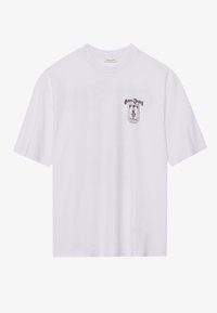 Tricou alb din bumbac, cu mâneci scurte și un imprimeu grafic pe partea stângă a pieptului. Design clasic cu gât rotund și o croială lejeră.