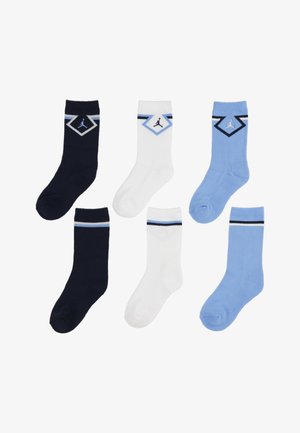 Conjunto de seis calcetines en azul marino, blanco y azul claro. Presentan un diseño geométrico con detalles y logo. Tejido de punto, longitud hasta la mitad de la pantorrilla.